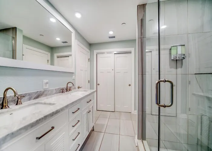 Four Shores Unit 3 Gulf Direct Gulf With Pool And Clearwater Beach